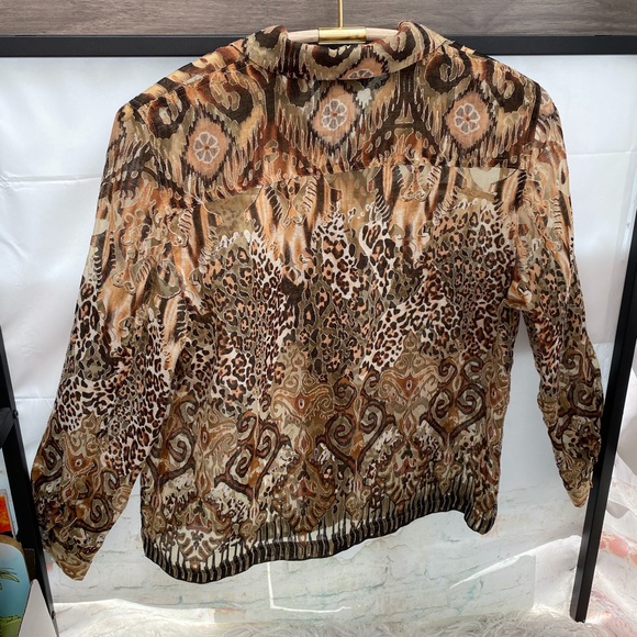 HP🎉 Women’s Animal Print Burnout Button Up Blouse - Picture 10 of 15